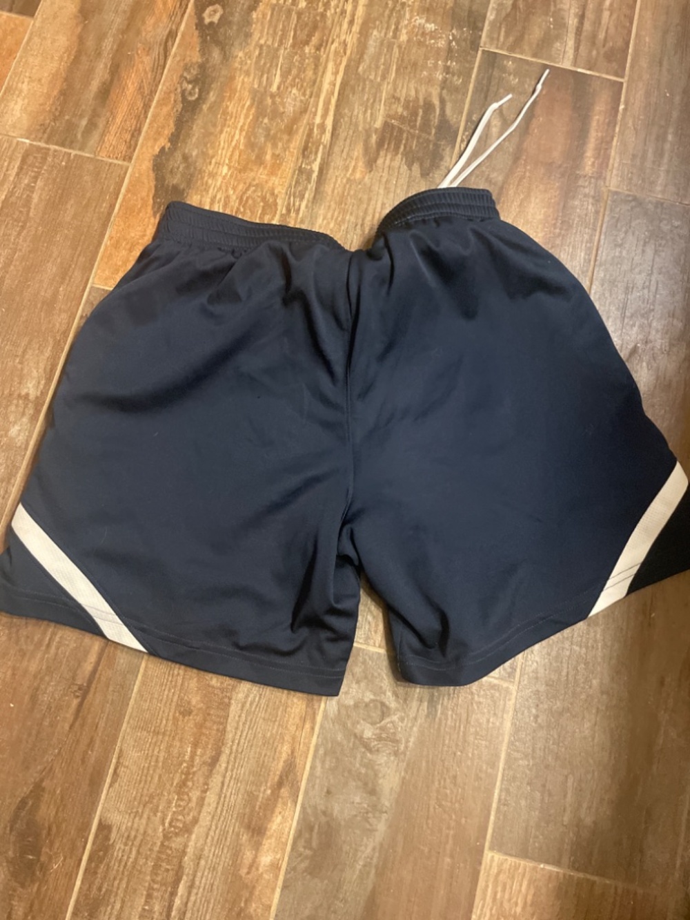 Women’s medium under armor basketball ahorts - Picture 2 of 6